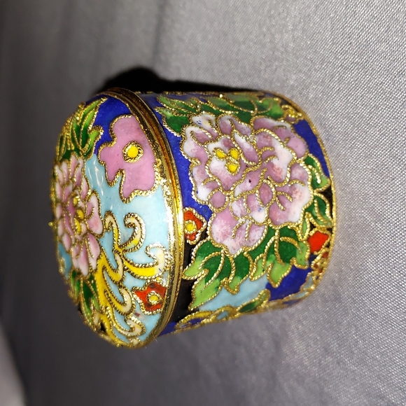 Smithsonian Institute Vintage Stamp Box - Picture 3 of 7